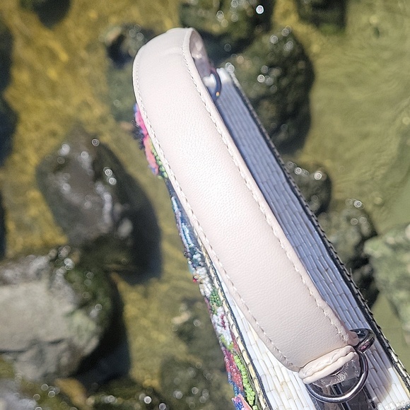 Mary frances spread your wings hummingbird bag - Picture 12 of 15